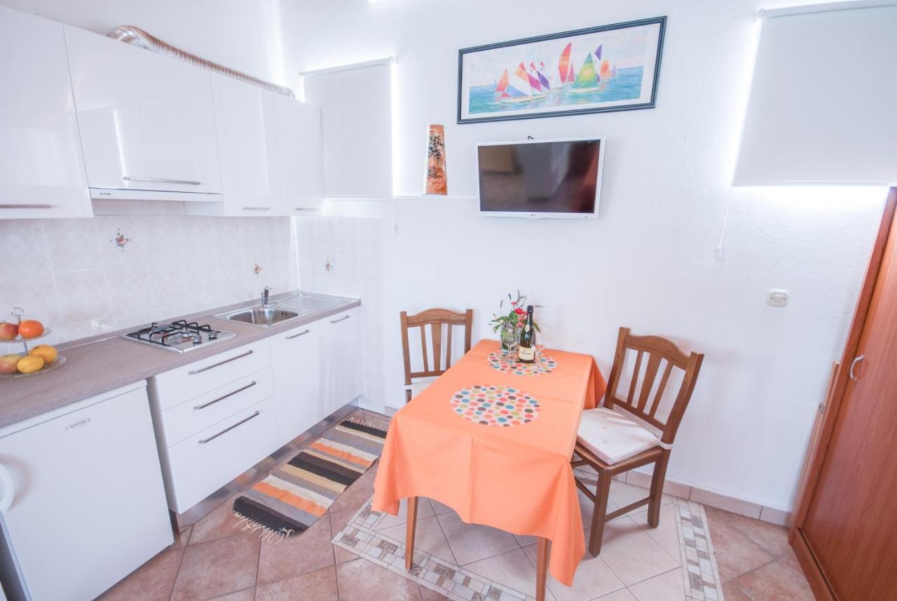 Haus Roko Apartment โรวีน ภายนอก รูปภาพ