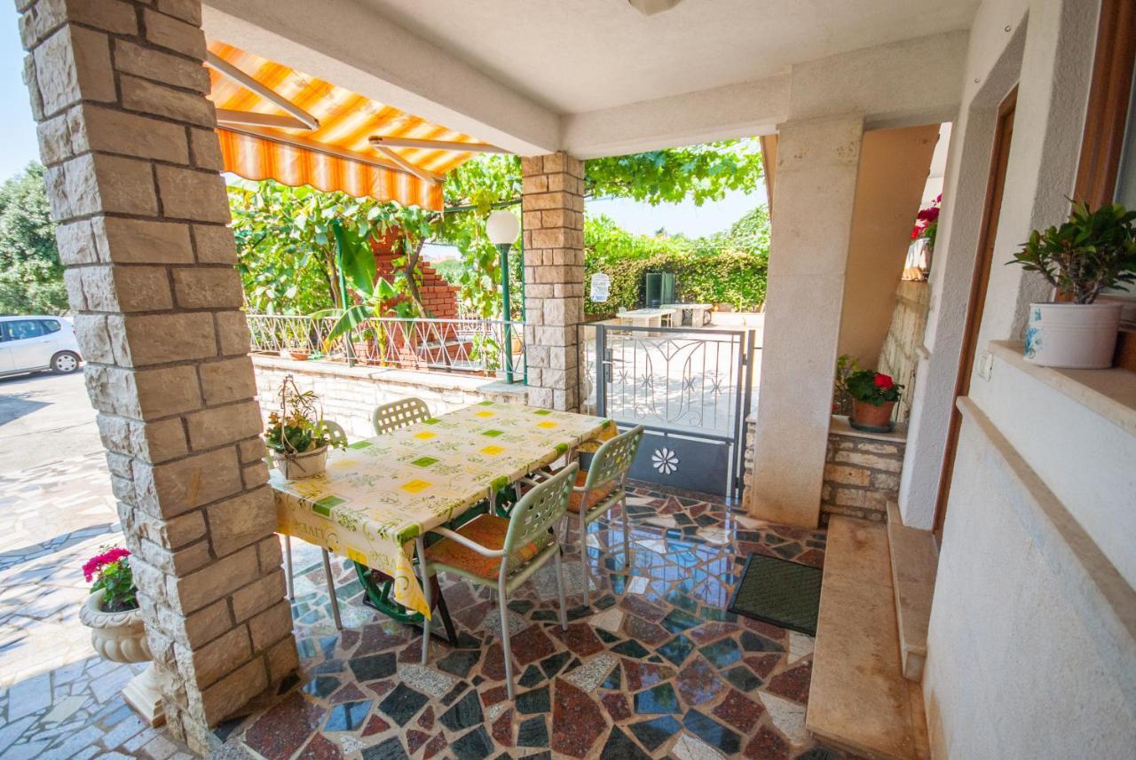 Haus Roko Apartment โรวีน ภายนอก รูปภาพ