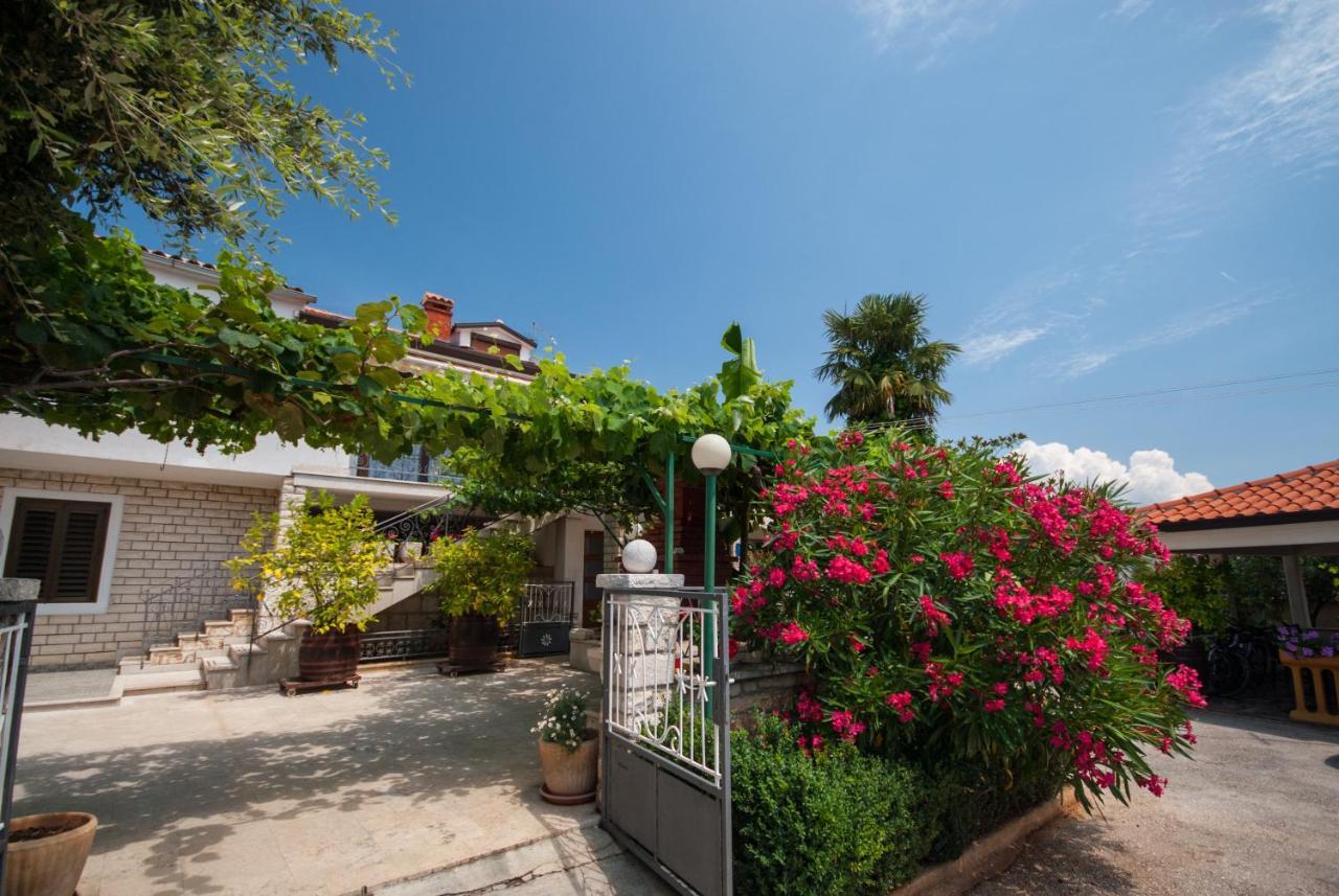 Haus Roko Apartment โรวีน ภายนอก รูปภาพ